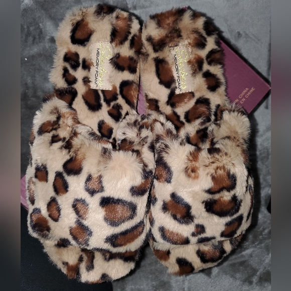 Skechers Memory Foam Leopard Slides - Picture 8 of 8